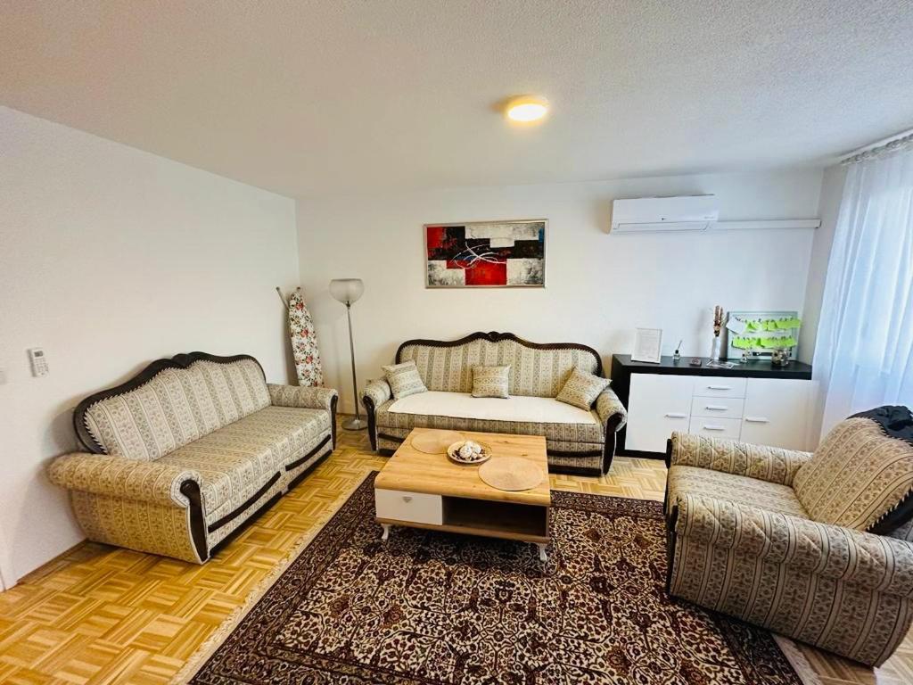 Apartment Etna! Near To Airport Saraievo Exterior foto
